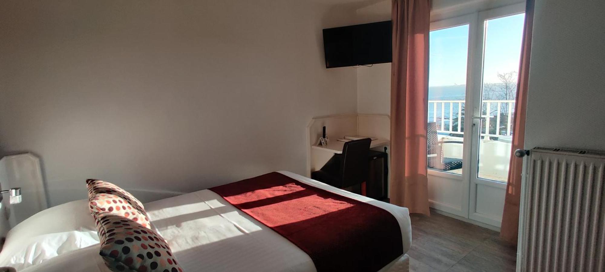 Logis Hotel Les Bleuets Руаян Екстер'єр фото
