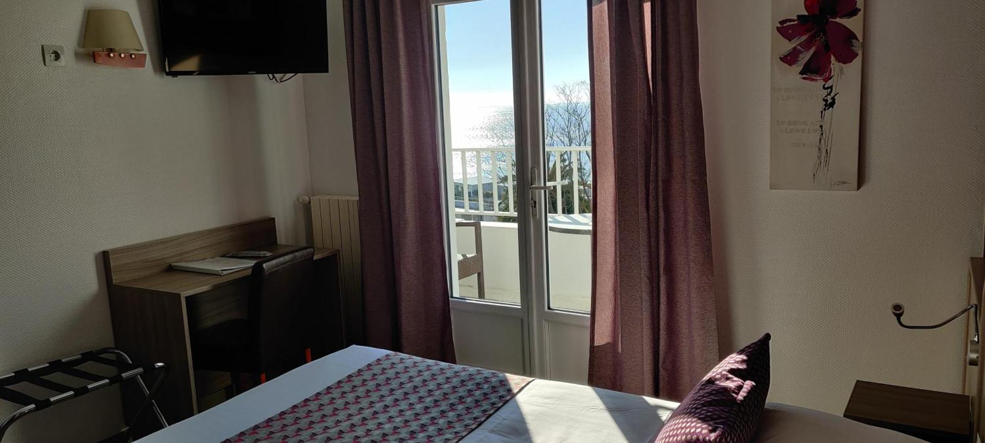 Logis Hotel Les Bleuets Руаян Екстер'єр фото