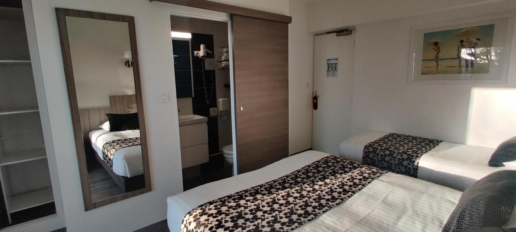 Logis Hotel Les Bleuets Руаян Екстер'єр фото